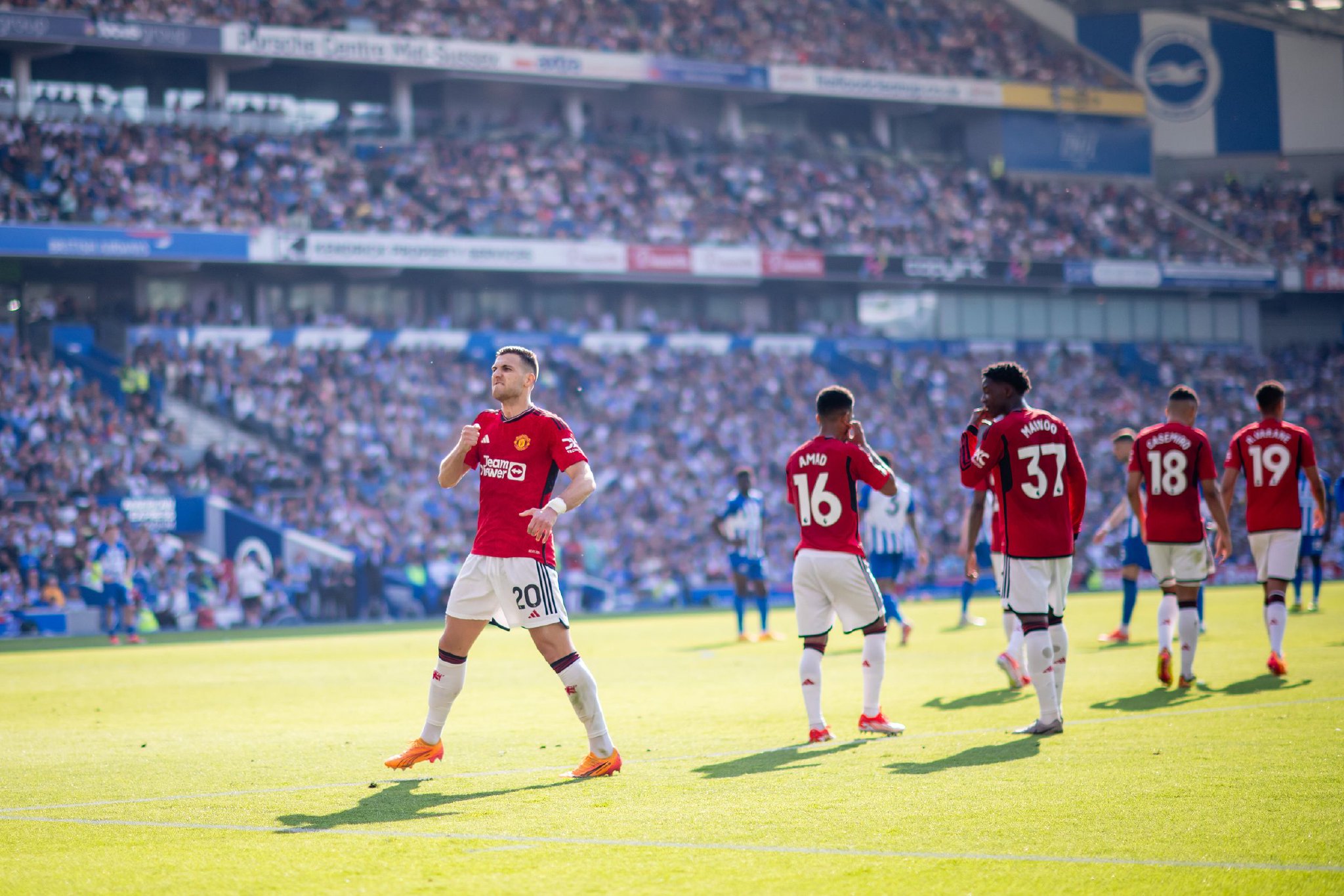 而是全队长 而是全队长